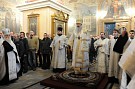 В Великую Пятницу митрополит Марк совершил вечерню с выносом Плащаницы и утреню Великой Субботы с чином погребения в Успенском кафедральном соборе