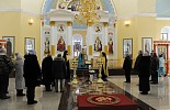 Митрополит Марк освятил новые иконы для Никольского храма Великорецкого подворья Трифонова монастыря
